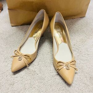 Michael Kors Nude Patent Pumps w bow details